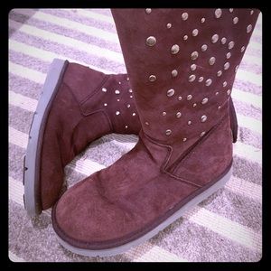 UGG zip boots **mismatched sizes** worn only once